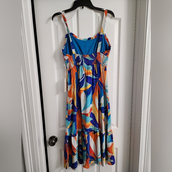 Dress - Picture 2 of 3